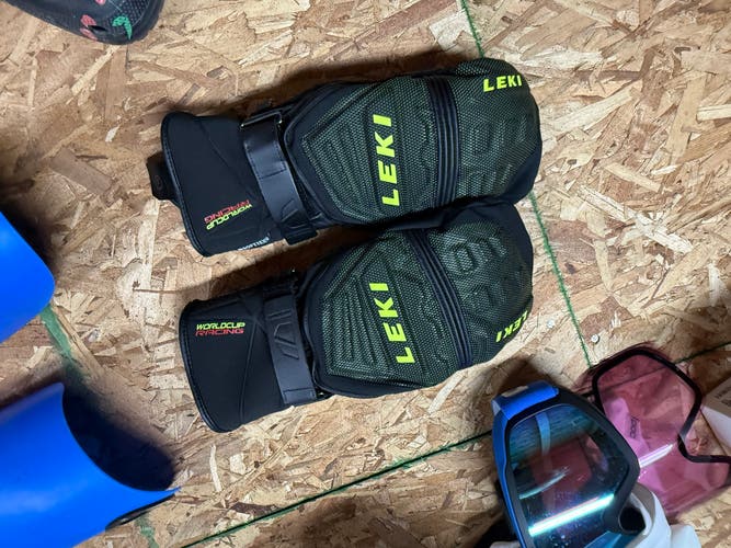 Black Medium/Large Adult Unisex Leki Gloves (Used)