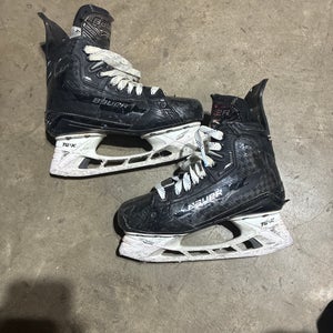 2022 Bauer Supreme Mach Hockey Skates Regular Width Size 4 (Used)