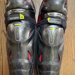 Intermediate Bauer Vapor Hyperlite 14" Shin Pads (Used)