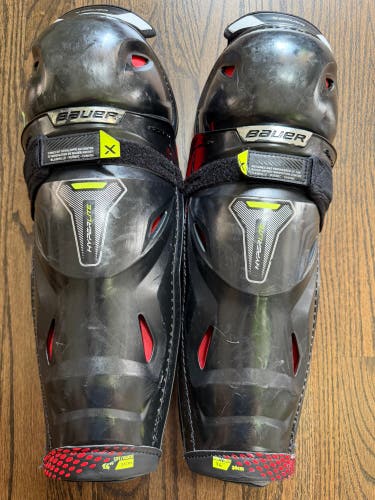 Intermediate Bauer Vapor Hyperlite 14" Shin Pads (Used)