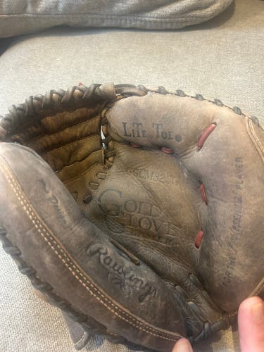 Rawlings RH Catcher's Baseball Glove 32.5" (Used)