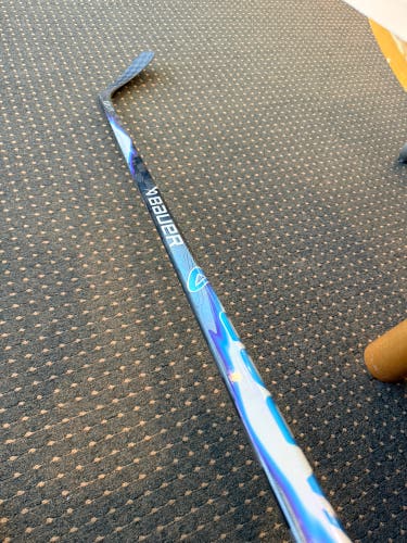 Senior Bauer Vapor Flylite Right Handed Hockey Stick P92 70 Flex (Used)