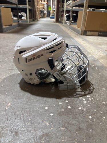 Small Bauer Re-Akt 150 Helmet
