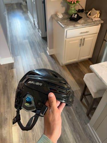 Medium Bauer Re-Akt 150 Helmet (Used)