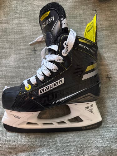 Bauer Ignite Pro Hockey Skates Regular Width Size 1 (Used)