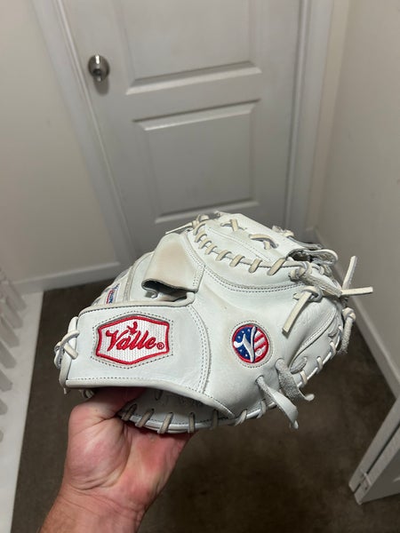 Valle RH Catcher's Baseball Glove (Used slightly”