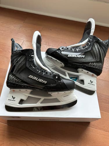 Black 2025 Bauer Vapor Flylite Hockey Skates Narrow Width 10 (New)
