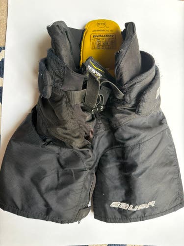 Junior Medium Bauer Supreme TotalOne MX3 Hockey Pants (Used)