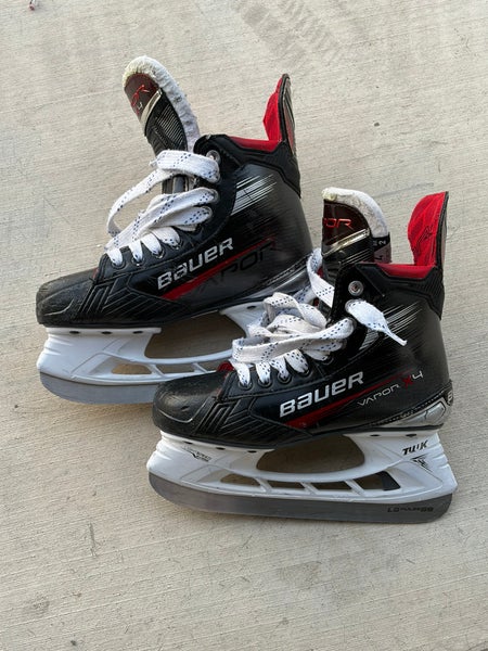 2023 Bauer Vapor X4 Hockey Skates Regular Width Size 4 (Used)