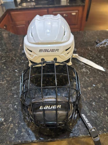 Medium Bauer Re-Akt 95 Helmet (Used)