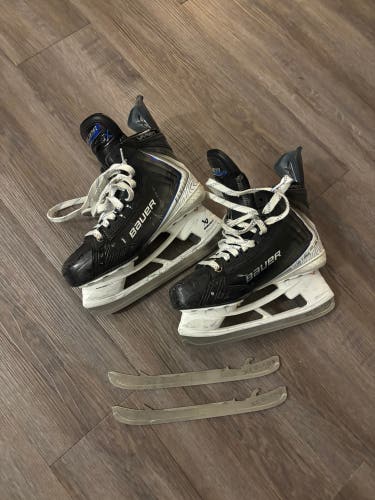 2025 Bauer Vapor Flylite Hockey Skates Size 5.5 (Used)
