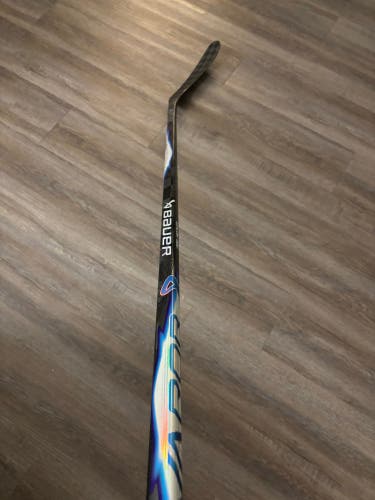 Junior Bauer Vapor Flylite Right Handed Hockey Stick P28 40 Flex