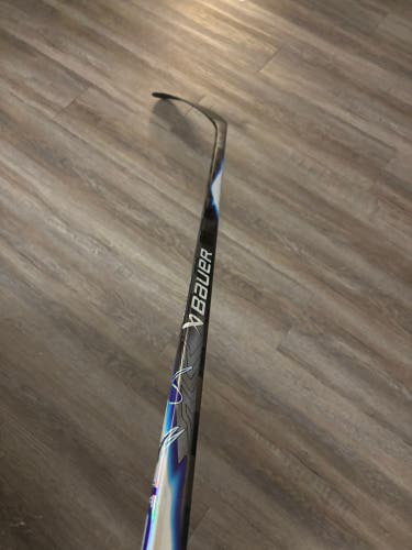 Junior Bauer Vapor Flylite Right Handed Hockey Stick P90TM 40 Flex