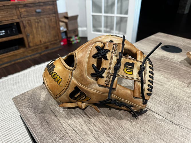 Wilson A2000 RH Infield Baseball Glove 11.5" (Used)