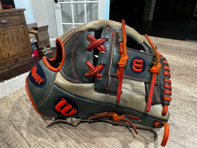 Wilson A2000 RH Infield Baseball Glove 11.75" (Used)