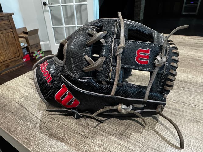 Wilson A2000 RH Baseball Glove 12" (Used)