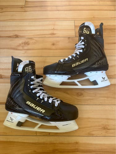Bauer Vapor Flylite Hockey Skates Regular Width Pro Stock 9.5 (Used)