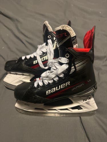 2023 Bauer Vapor X4 Hockey Skates 9 (Used)