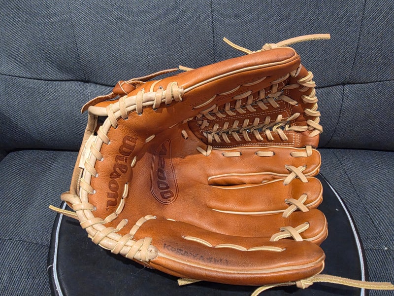 Wilson RH A2000 D33 Baseball Glove 11.75" (Used)