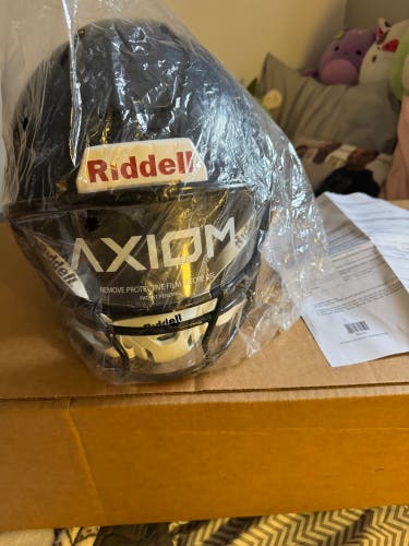 Adult Medium Riddell Axiom Helmet (New)