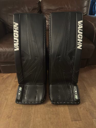 32" 2024 Vaughn SLR4 Pro Goalie Leg Pads (Used)