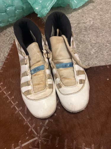 Jordan 11 cleats 8.5