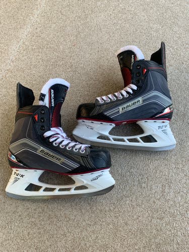 LIKE NEW Bauer VAPOR  X600 Hockey Skates Regular Width 7 (Used)