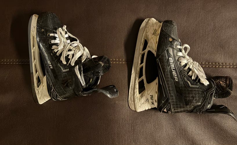 2022 Bauer Supreme Mach Hockey Skates 8 (Used)