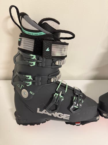 Mondo 24 & 24.5 Women's Lange All Mountain XT3 Free 95 LV Ski Boots Medium Flex (Used)