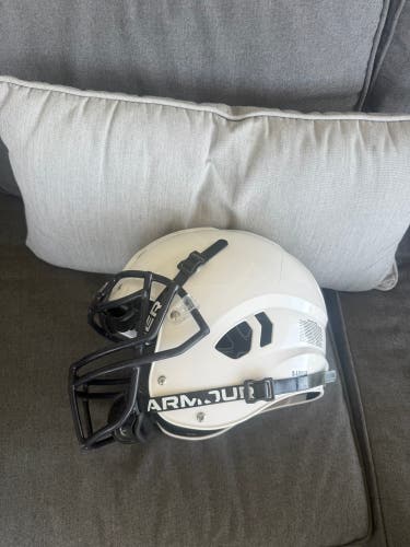 Youth Extra Large Schutt Vengeance A11 Helmet (Used)
