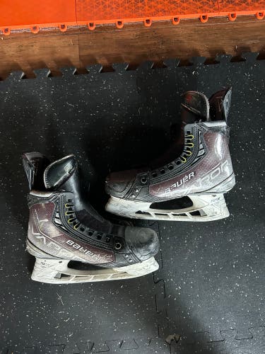 Custom Black Bauer Vapor Hyperlite, Size 4