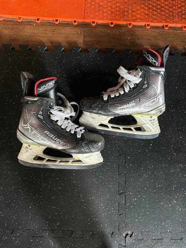 Bauer Vapor Hyperlite Hockey Skates (Size 4)