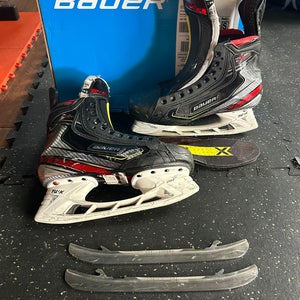 Black/White 2019 Bauer Vapor 2X Pro Hockey Skates Regular Width Size 5.5 (Used)