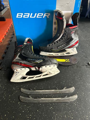 Black/White 2019 Bauer Vapor 2X Pro Hockey Skates Regular Width Size 5.5 (Used)