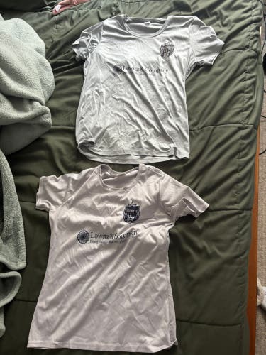 2 Gray Medium/Large Women's Unbranded Shirt Edgewater Castle FC (Used)