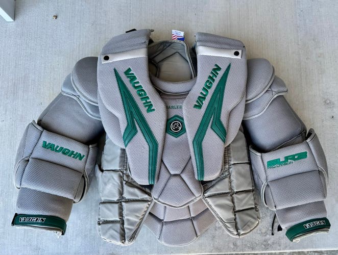 XL Vaughn SLR3 Pro Carbon Goalie Chest Protector (Used)