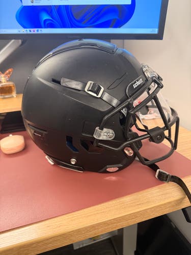 Youth Medium Schutt F7 Helmet (Used)