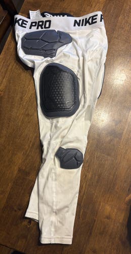 Set Small Adult Nike pro hyperstrong girdle and tshirt  (Used)