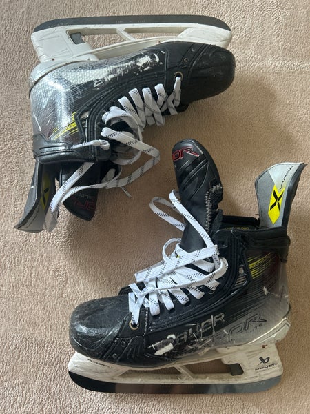 2023 Bauer Vapor Hyperlite 2 Hockey Skates 7.5 (Used)