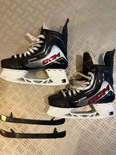 2025 CCM JetSpeed FT8 Pro Hockey Skates Regular Width Pro Stock 8 (Used)