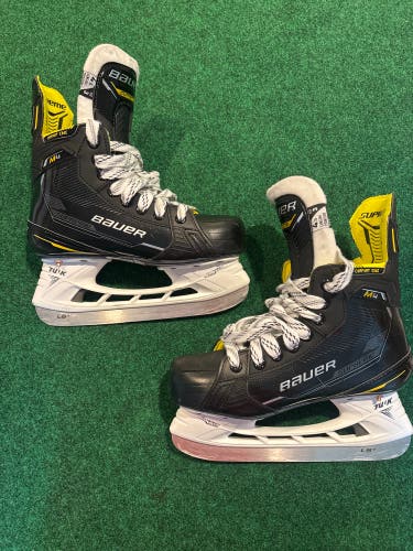 Intermediate Bauer Supreme M4 Hockey Skates (Fit 3) Size 4.5 (Used)