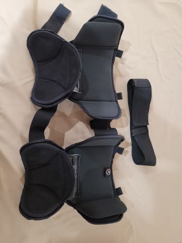 (New) Factory Mad knee and thigh protectors