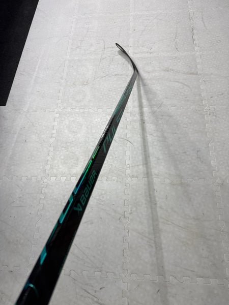 Bauer pulse p92 77 flex right handed senior hockey stick 67in (New)