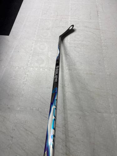 Bauer flylite p28 70 flex right handed senior hockey stick (New)