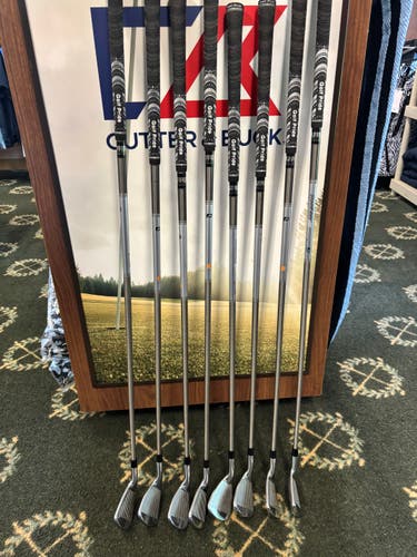 Men's Titleist 714 AP2 Right Handed Iron Set Stiff Flex Graphite/Steel Shaft #4 - #9, PW, GW (Used)