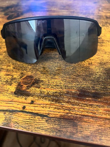 Unisex One Size Fits All Oakley Sutro Sunglasses (Used)