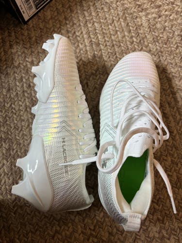 White Unisex Size M 8.0 (W 9.0) Adult Under Armour Blur Low Top (New)
