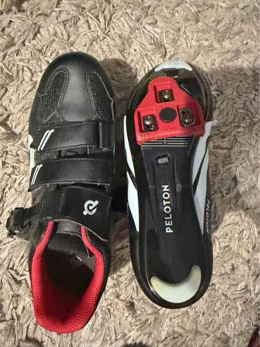 Black Unisex Adult Size M 7.0 (W 8.0) Cycling Shoes (Used)