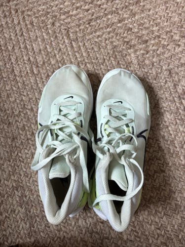 Women's Size M 7.0 (W 8.0) Nike Shoes (Used)