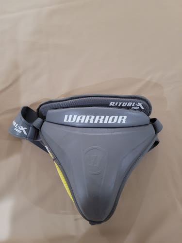 Warrior (New)Ritual X Pro senior goalie cup